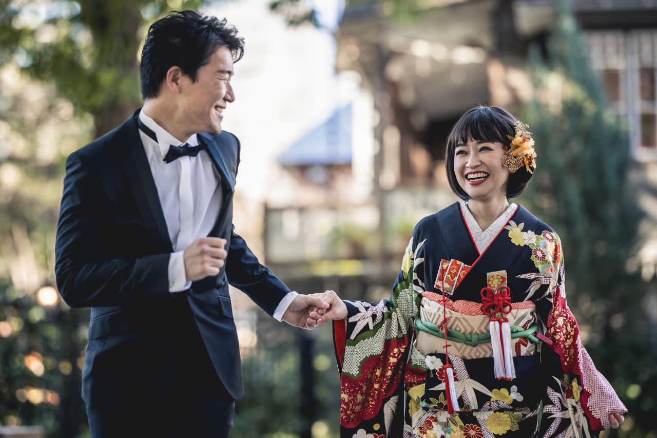洋館撮影が含まれているメニュー|思いっきり楽しむ最高に美しいフォトウェディングをリミテッドウェディングがオーダーメイドでプロデュース致します。大人気カメラマンのmaRthgraphy(マースグラフィー)が撮影するロケーション撮影とレストランの館内撮影、更にコース料理付で充実の内容です。